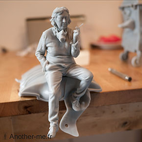 Resin 3D print of Anita Molinero 3D scan for a self-portrait sculpture - Full bodyscan